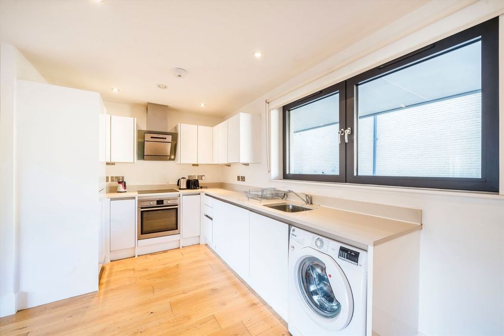 Property photo 3 of 7