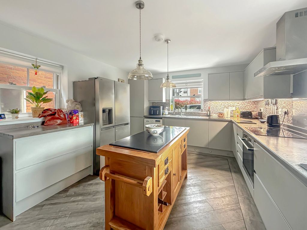 Property photo 2 of 17