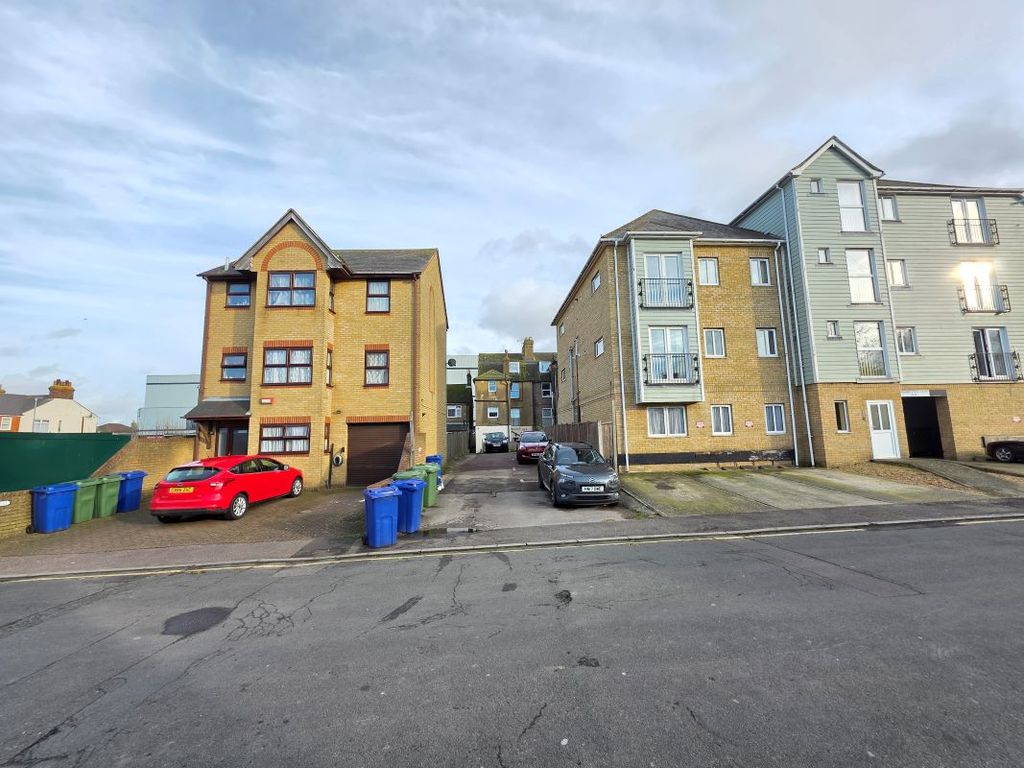 Property photo 2 of 5