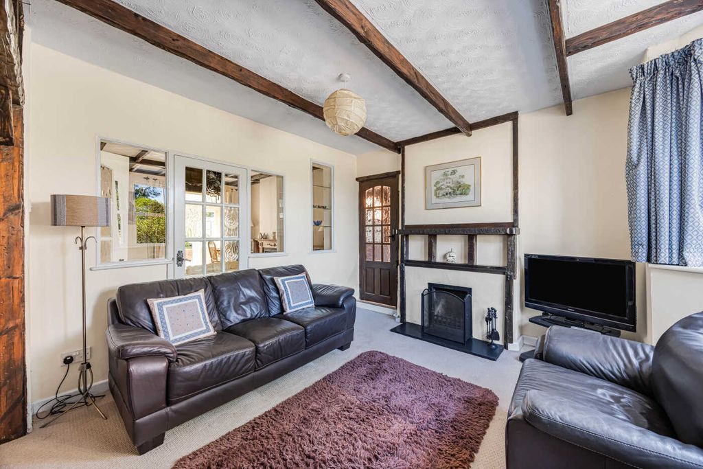 Property photo 2 of 28 Siting Room