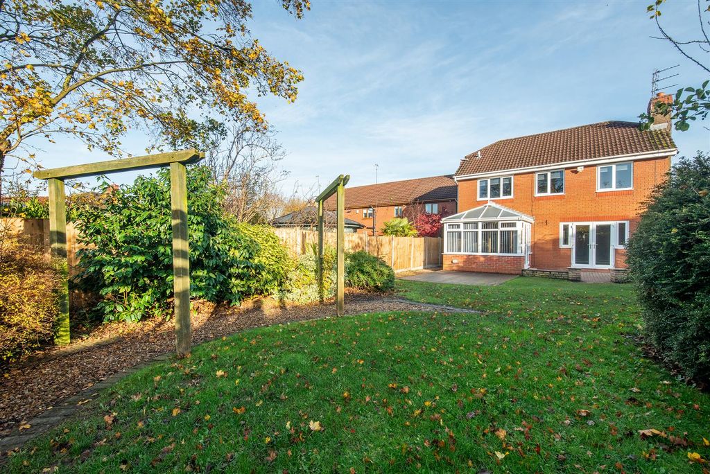 Property photo 2 of 27 Garden