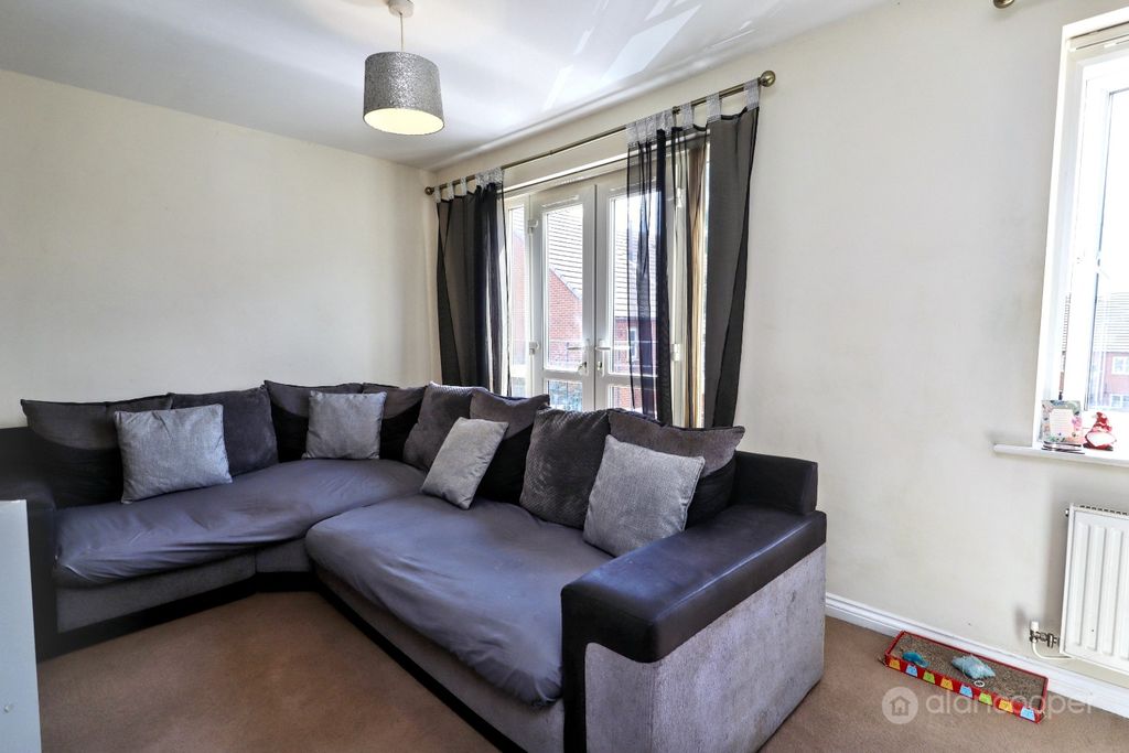 Property photo 2 of 18 5276473