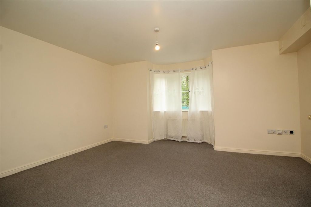 Property photo 2 of 8 Living Room .Jpg