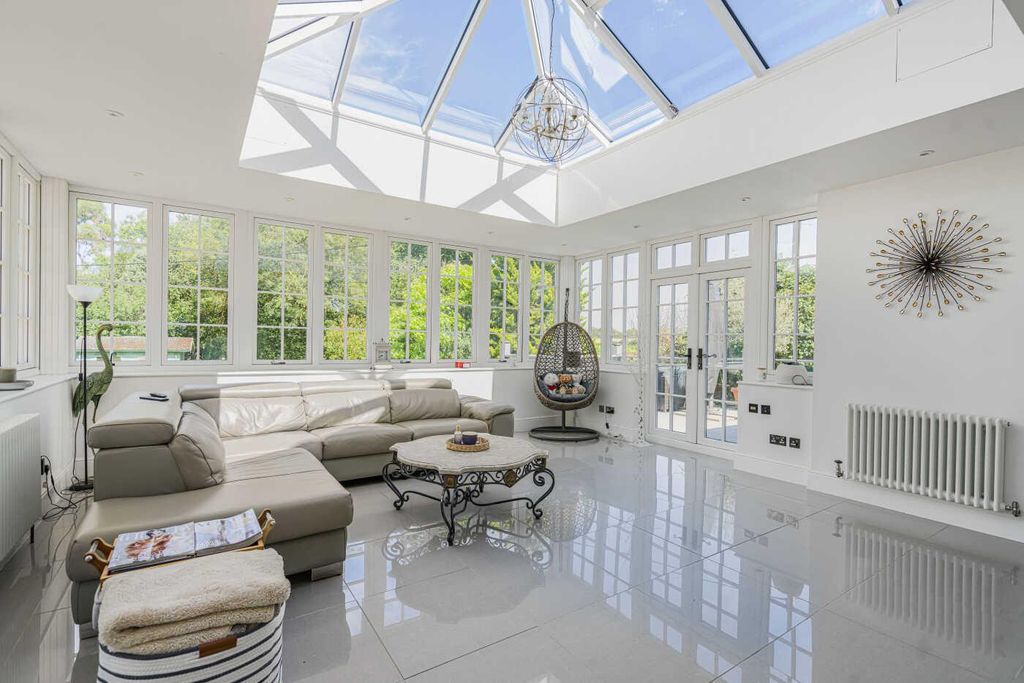 Property photo 3 of 43 Conservatory