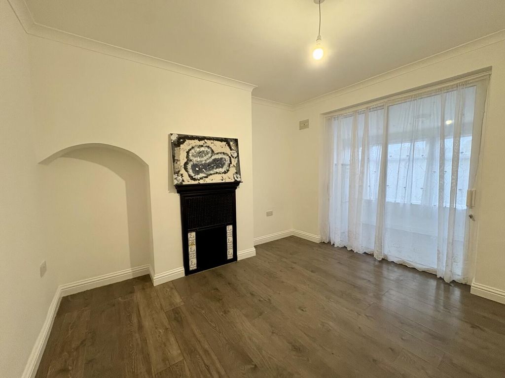 Property photo 3 of 10 Living Room