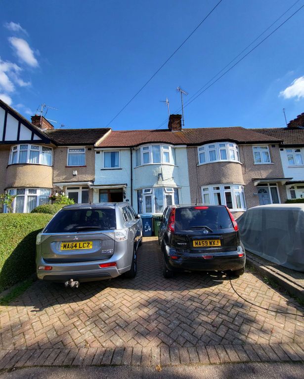 Property photo 1 of 35 4 Bed Terraced House To Rent Abercorn Crescent, Harrow Ha2