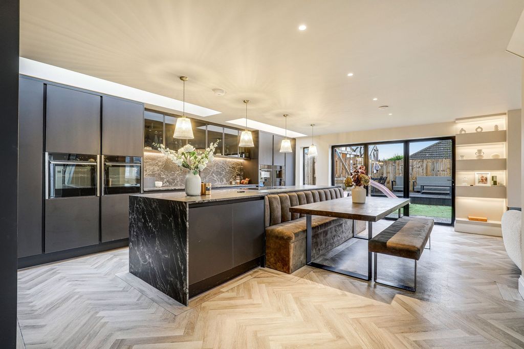 Property photo 2 of 30