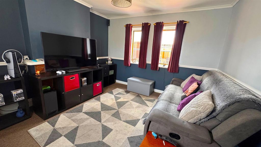 Property photo 2 of 26 Lounge (1).Jpg