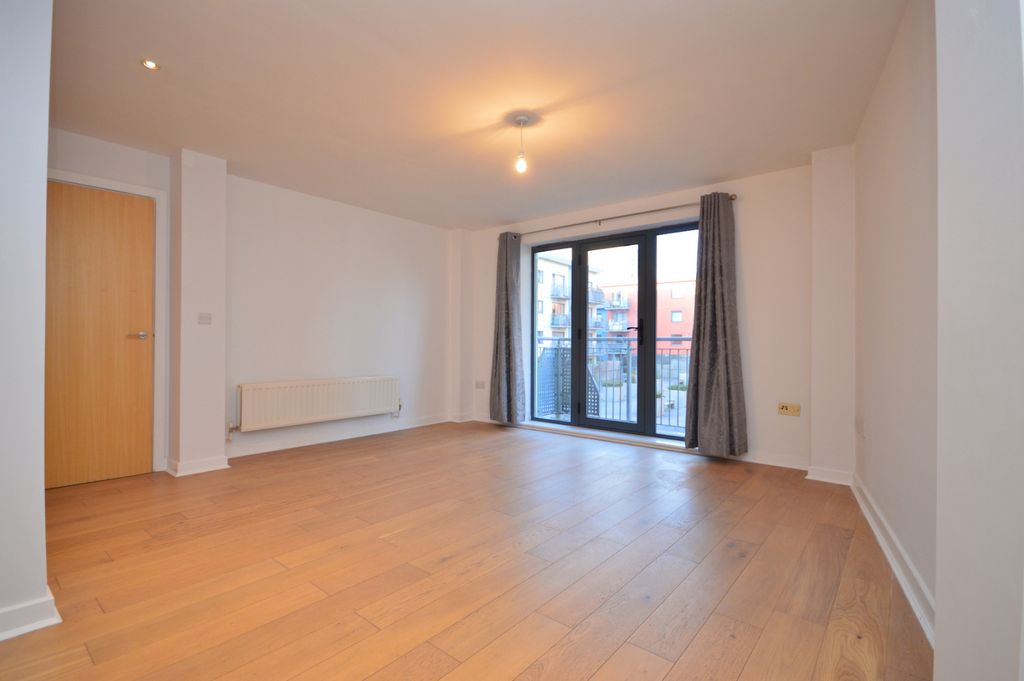 Property photo 1 of 8 Double Bedroom Apartment To Rent
