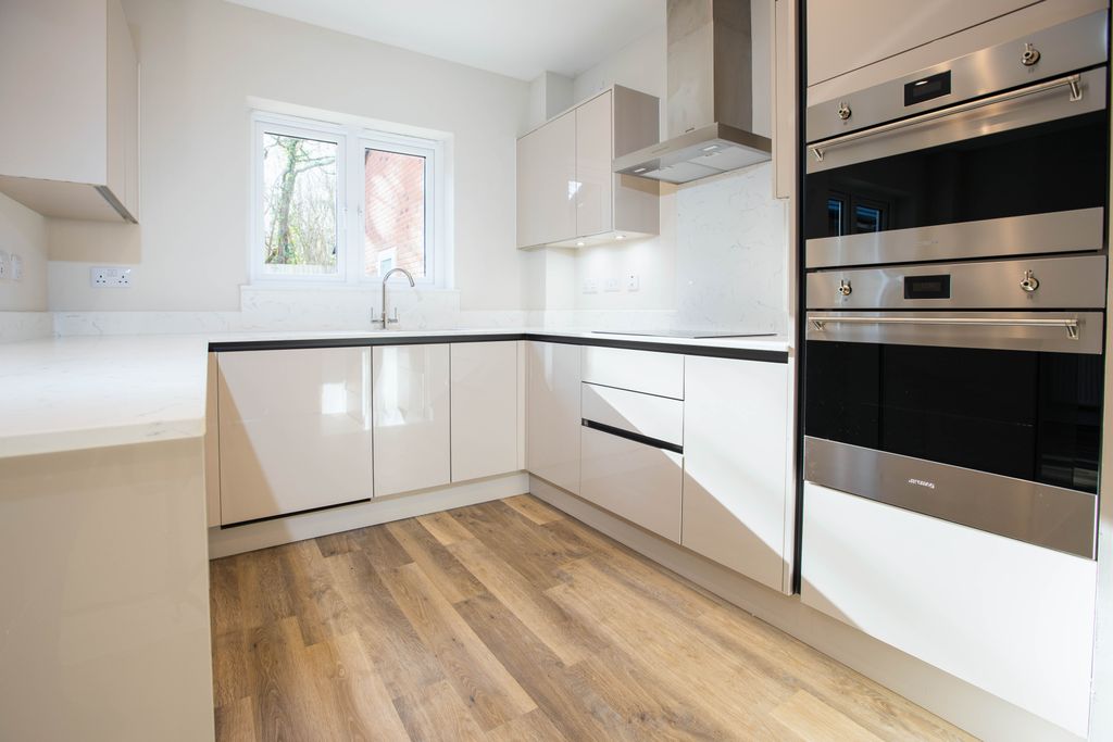 Property photo 3 of 7 Kitchen