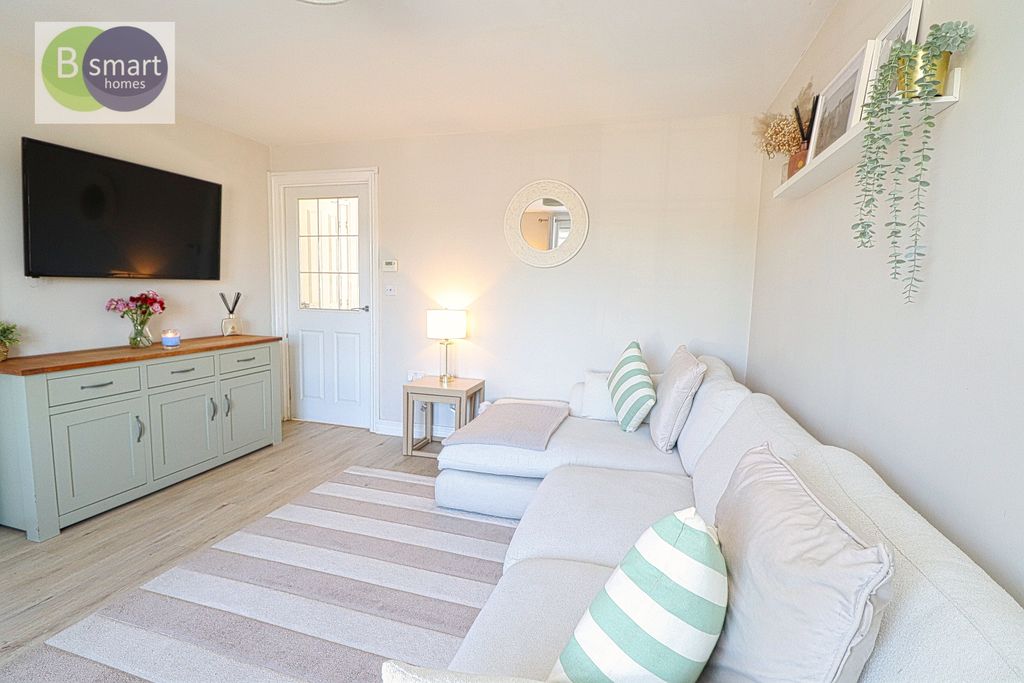 Property photo 3 of 13 Img_8902