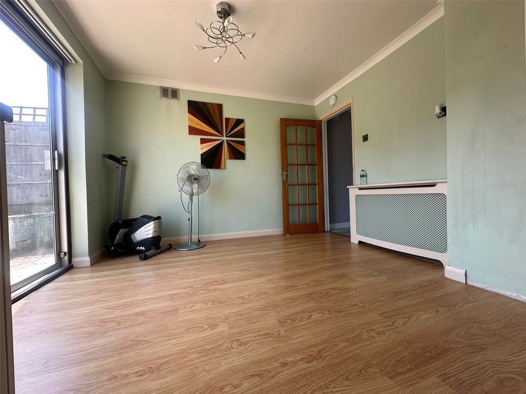 Property photo 3 of 19 Picture No. 06