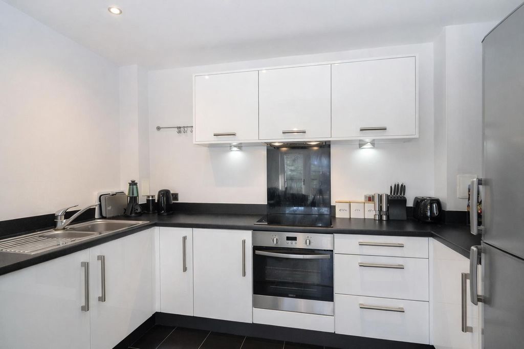 Property photo 2 of 8 Cb6F2658-F930-4d0c-B5ce-17c15Ecda189.Png