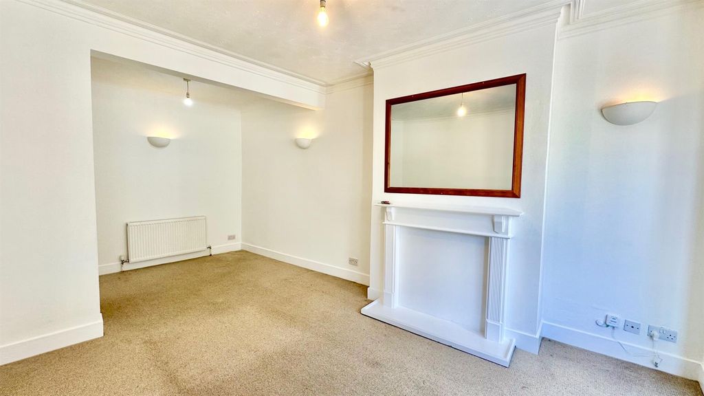 Property photo 3 of 28