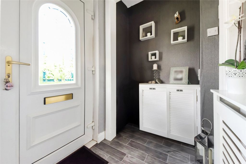 Property photo 2 of 20 Entrance Hall