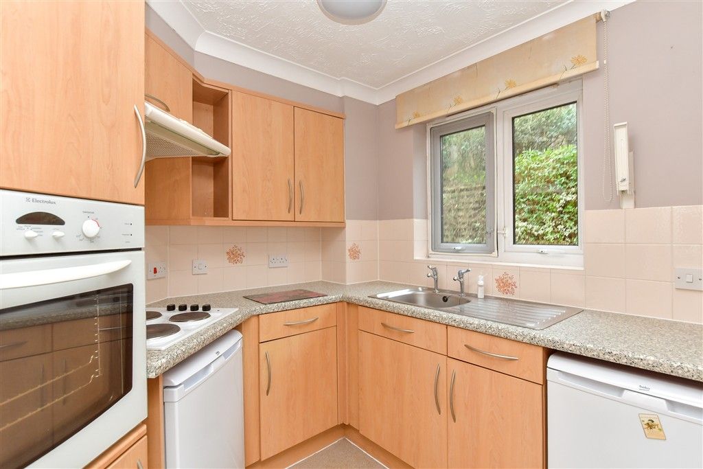 Property photo 3 of 11 Kitchen