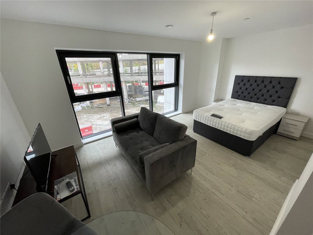 Property photo 3 of 5 Lounge/Bedroom