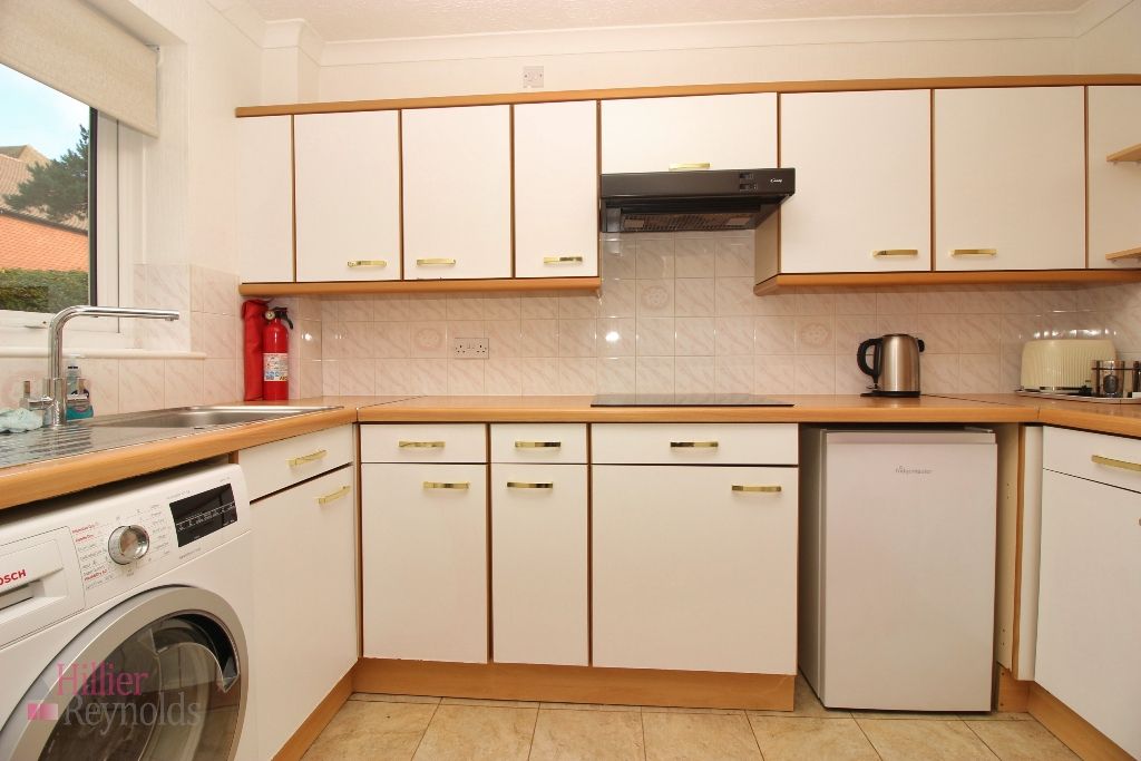 Property photo 3 of 12 Kitchen
