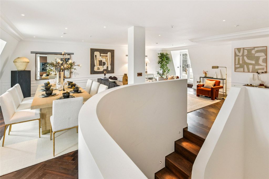 Property photo 3 of 20 Dining Area