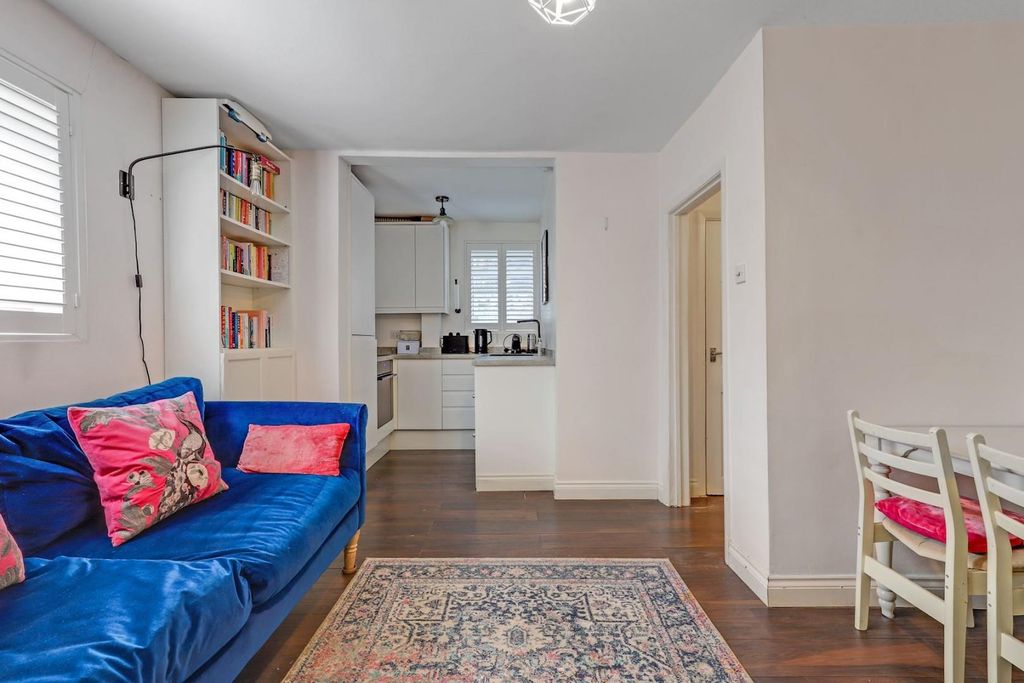 Property photo 1 of 15 09-B2c4Jhpropwpen - Flat 1, 1 Wordsworth Road - 28