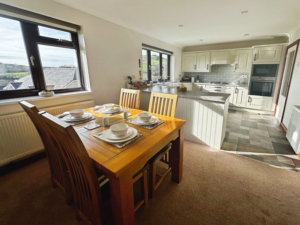 Property photo 3 of 27