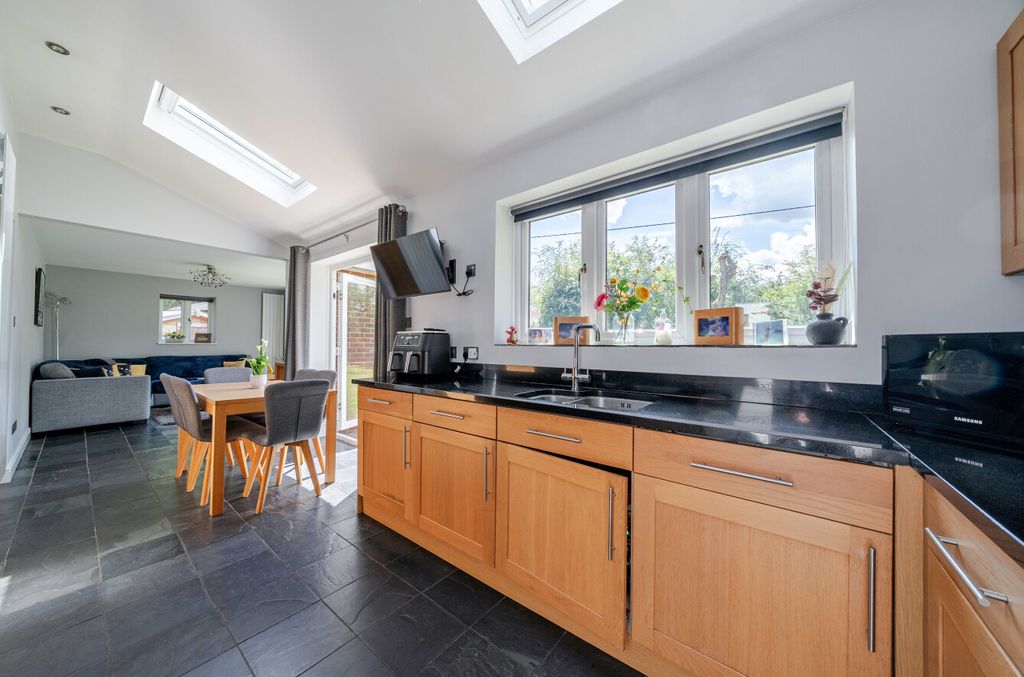 Property photo 3 of 20 1459095-25-6A05Eb...