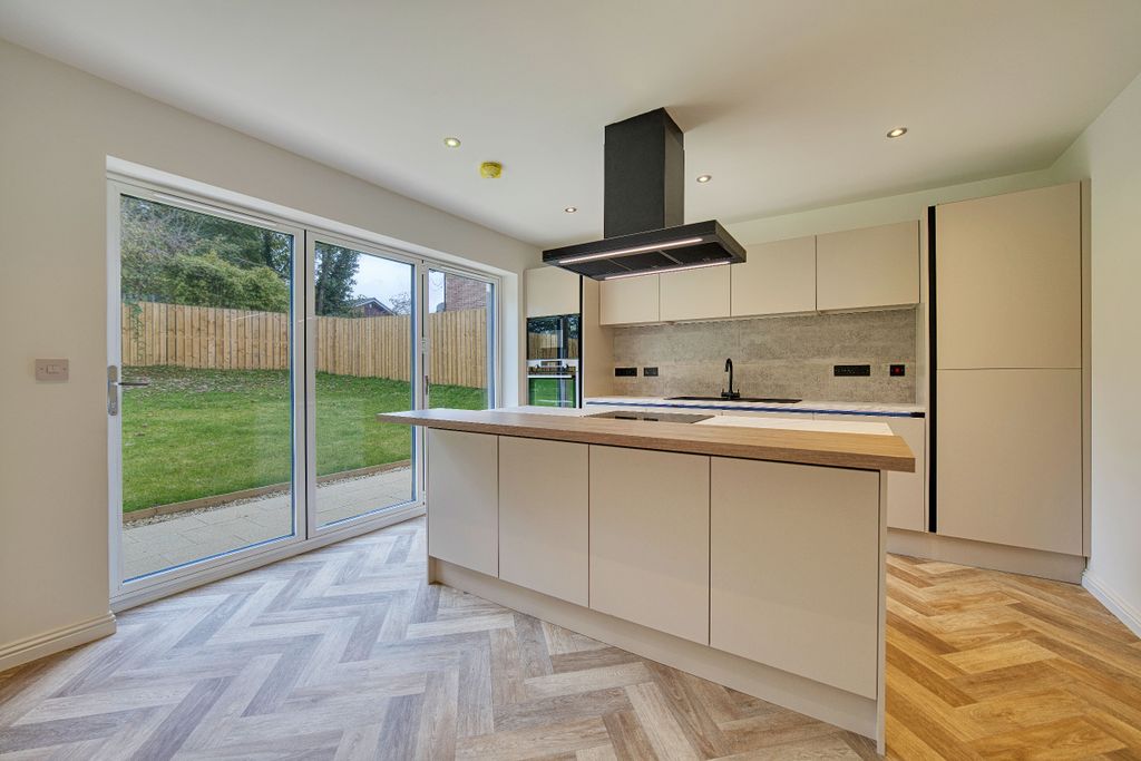 Property photo 3 of 33