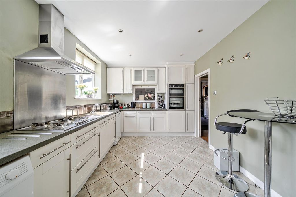 Property photo 2 of 28 Kitchen