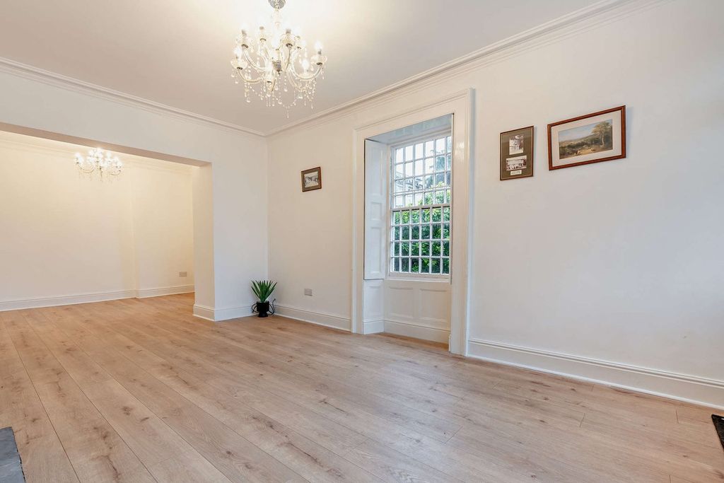 Property photo 2 of 34