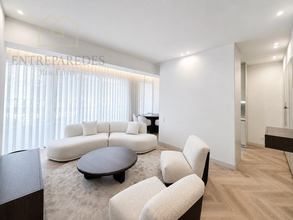 Property photo 1 of 60 3 Bedroom Flat In Downtown Porto For Sale - Sé - Portugal