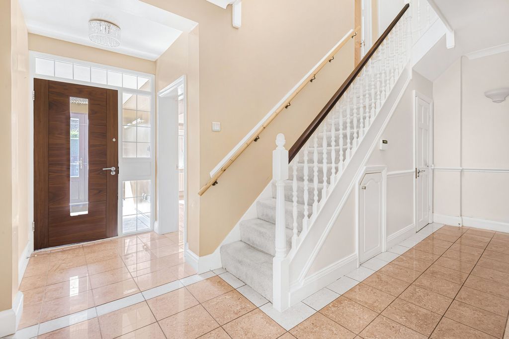 Property photo 2 of 26