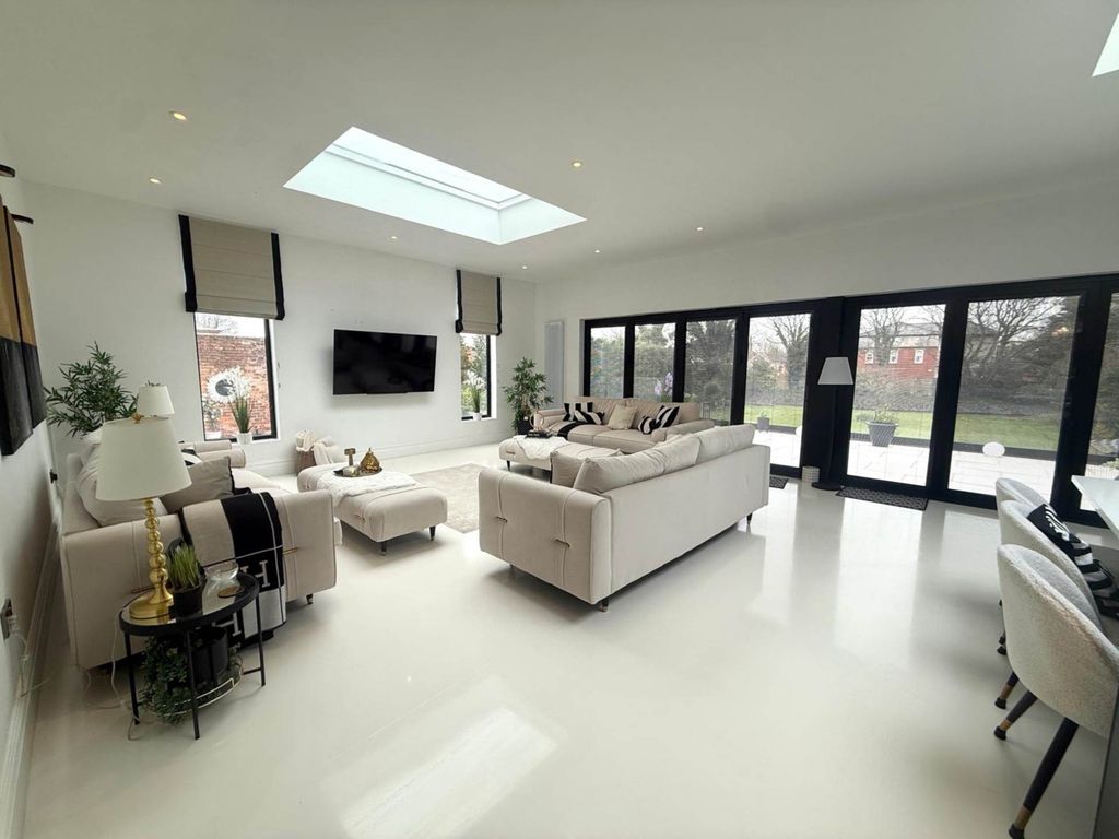 Property photo 2 of 26