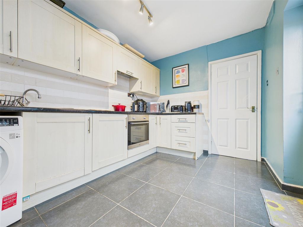 Property photo 3 of 13 Cam01407G0-Pr0066-Still007.Jpg