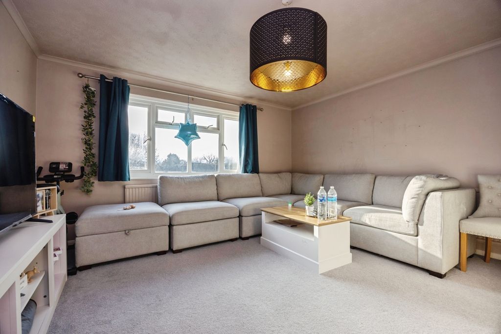 Property photo 2 of 17 Photo