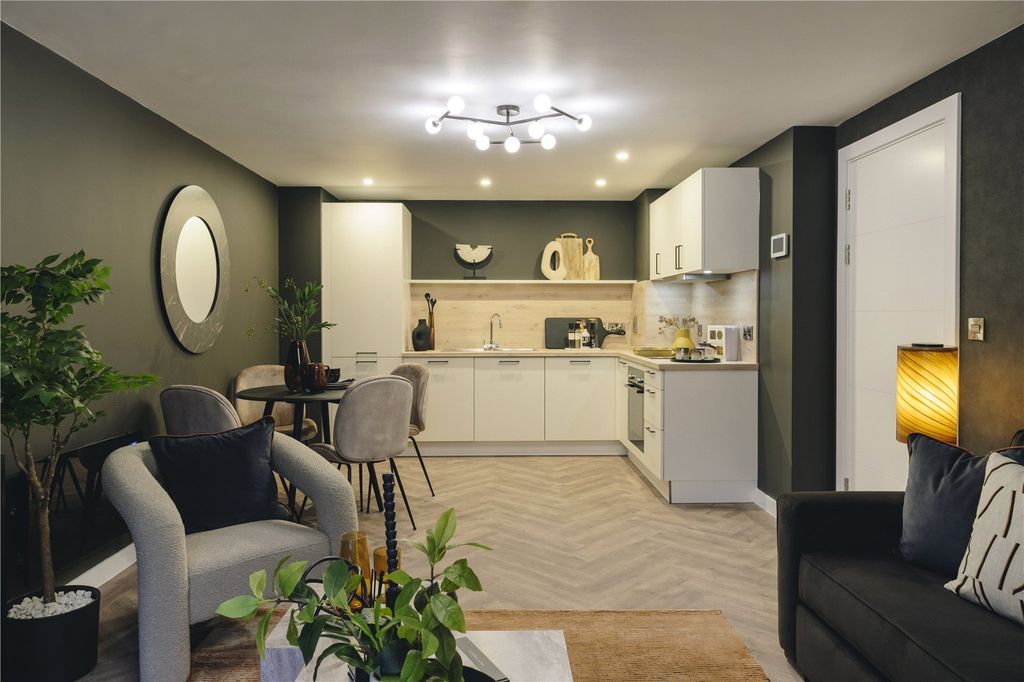 Property photo 3 of 9 Show Home