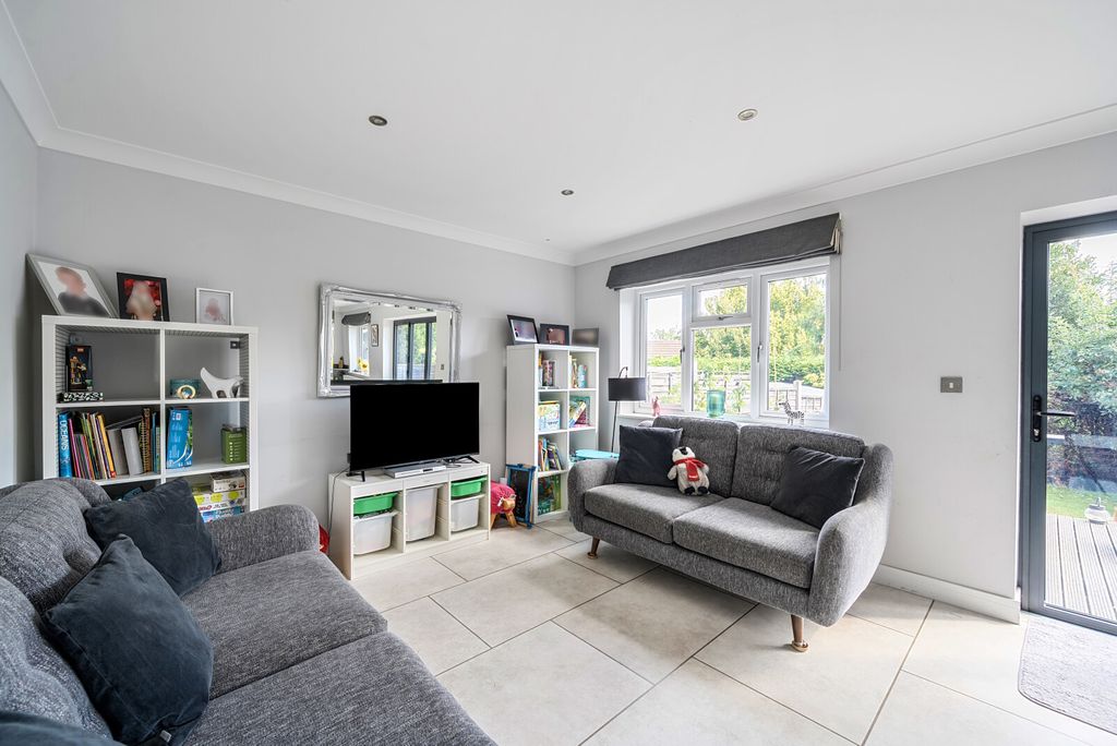 Property photo 2 of 20 1349429-16-68c018...