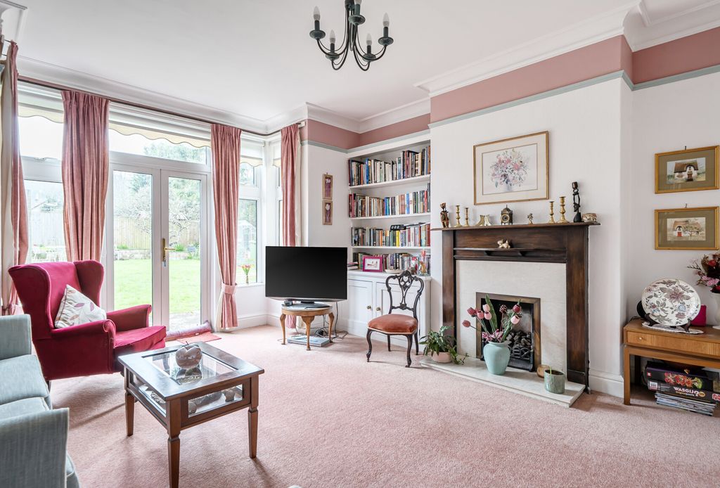 Property photo 3 of 18 Sitting Room