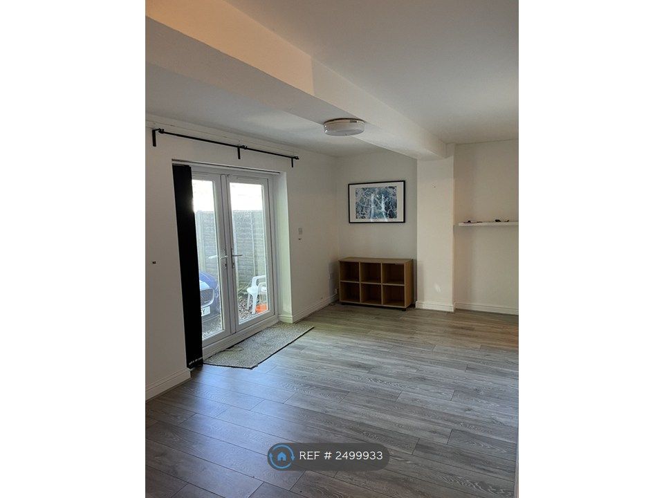 Property photo 1 of 8 Living Room