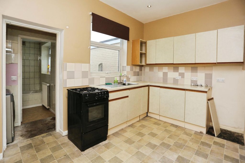 Property photo 2 of 16 Picture No. 17