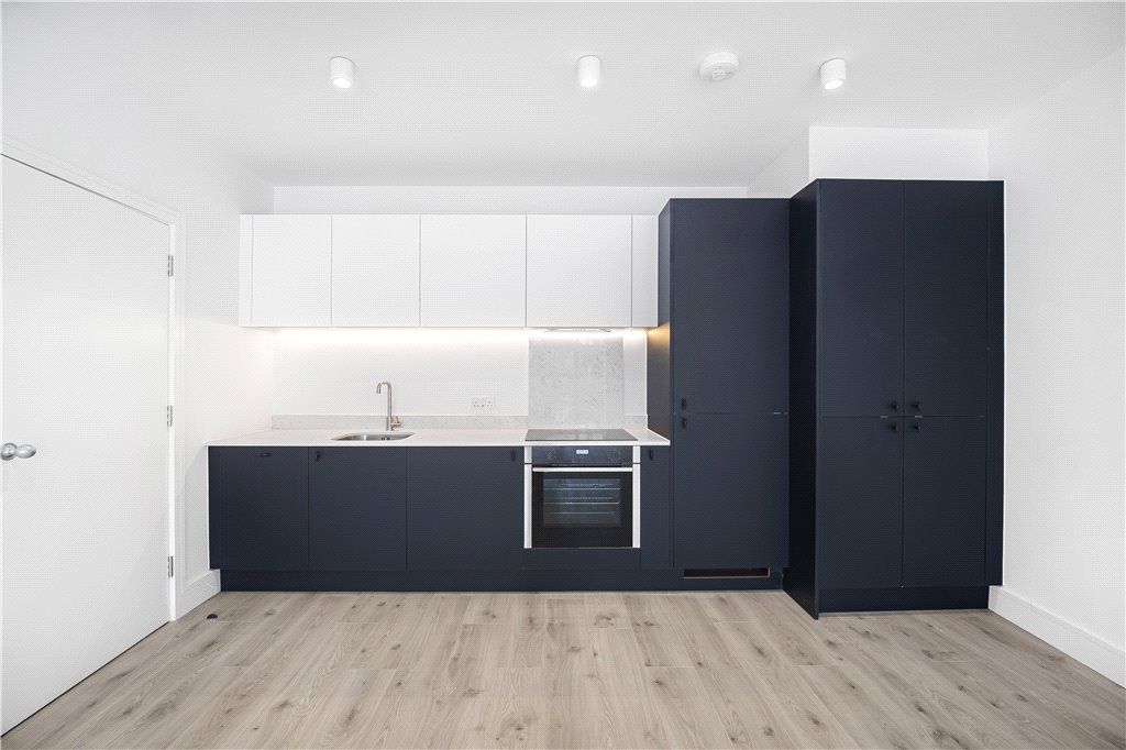 Property photo 3 of 10 Kitchen