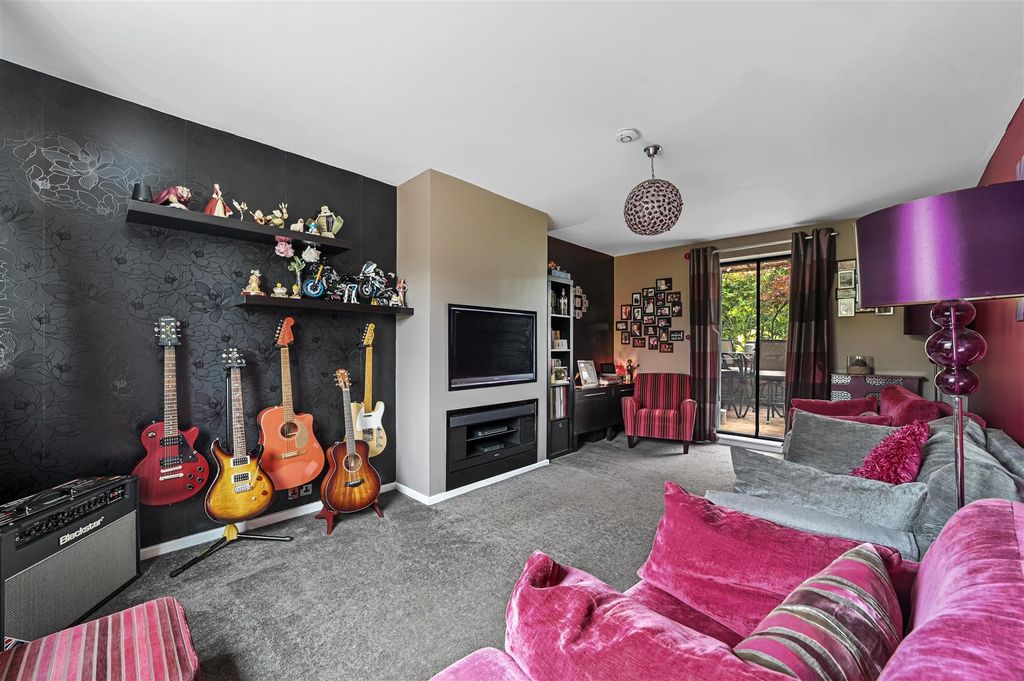 Property photo 3 of 16 Sitting Room