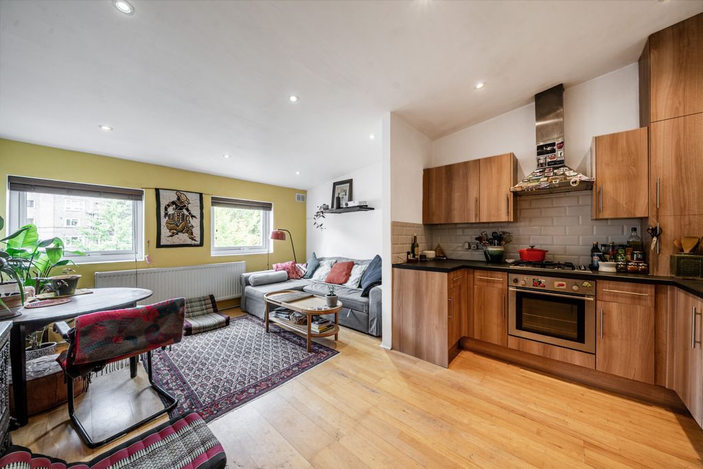 Property photo 1 of 17 Kicthen