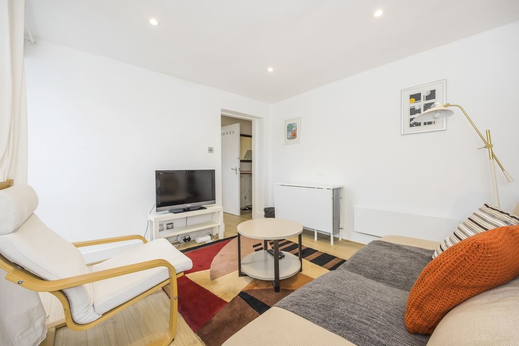 Property photo 1 of 13 5  Thornton House...