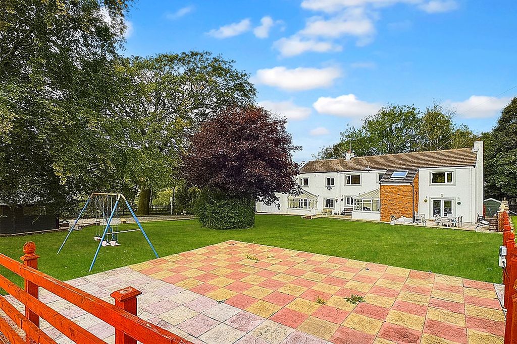 Property photo 2 of 39 Photo 35