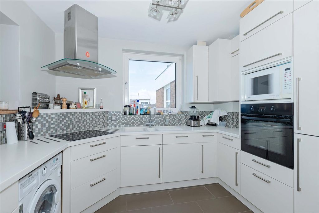 Property photo 2 of 13 40 Balcombe_7.Jpg