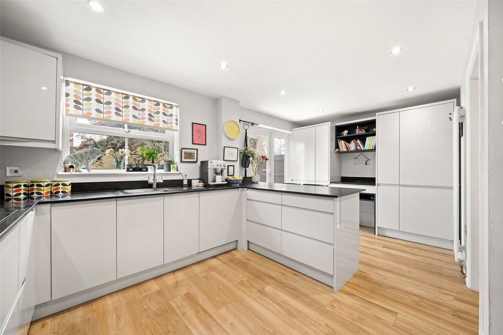 Property photo 2 of 20 Picture No. 10