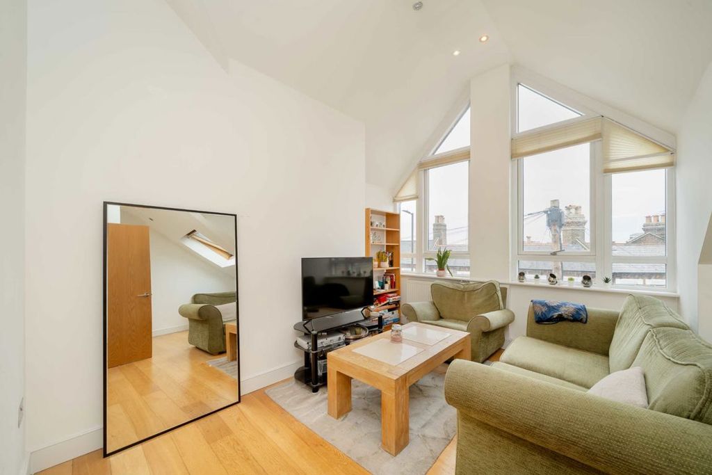 Property photo 2 of 6