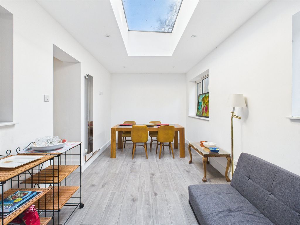 Property photo 3 of 11 Living/Dining