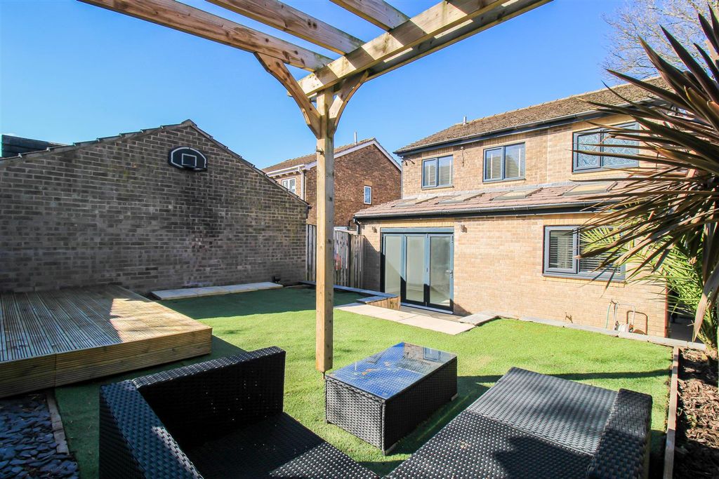 Property photo 2 of 18