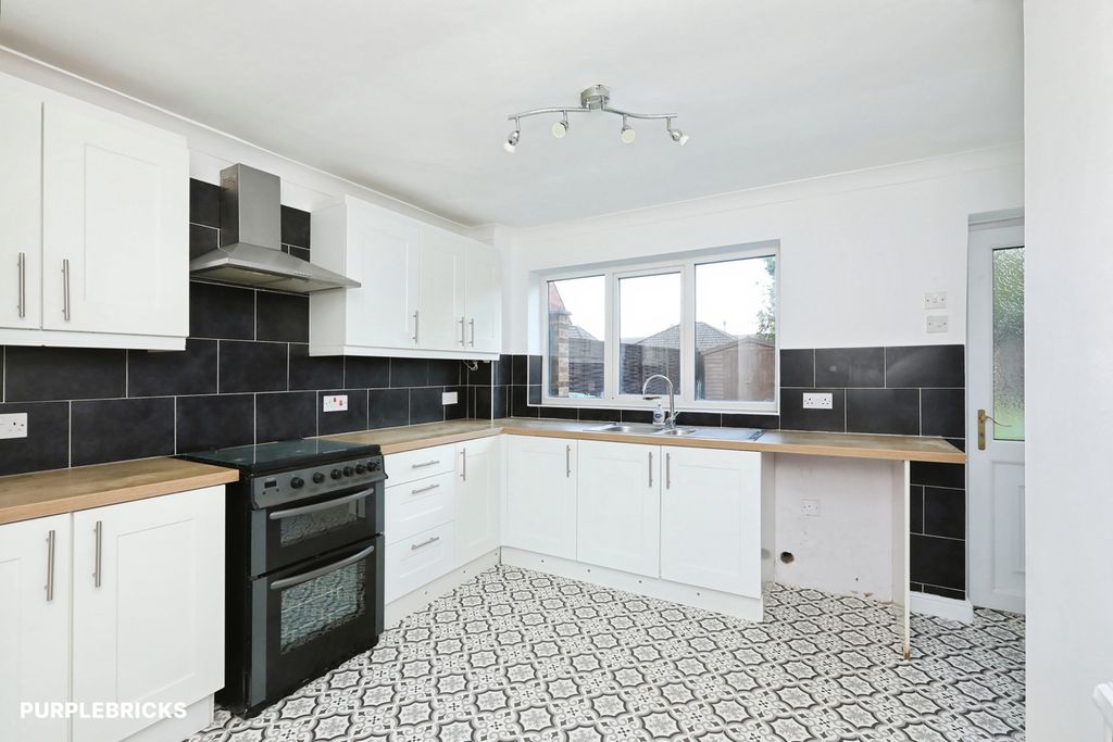 Property photo 2 of 21